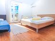 Rogoznica, Bedroom 1 in the apartment, air condition available, (pet friendly) and WiFi.