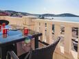 Rogoznica, Terrasse dans l’hébergement en type apartment, avec la vue sur la mer et WiFi.