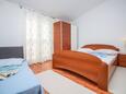 Rogoznica, Bedroom in the apartment, (pet friendly) and WiFi.
