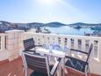 Rogoznica, Terrasse dans l’hébergement en type apartment, avec la vue sur la mer et WiFi.