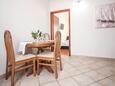 Rogoznica, Eetkamer in the apartment, air condition available en WiFi.