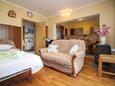 Rogoznica, Living room in the apartment, air condition available and WiFi.