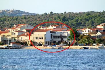 Rogoznica, Rogoznica, Hébergement 1087 - Appartement à proximité de la mer avec une plage de galets.