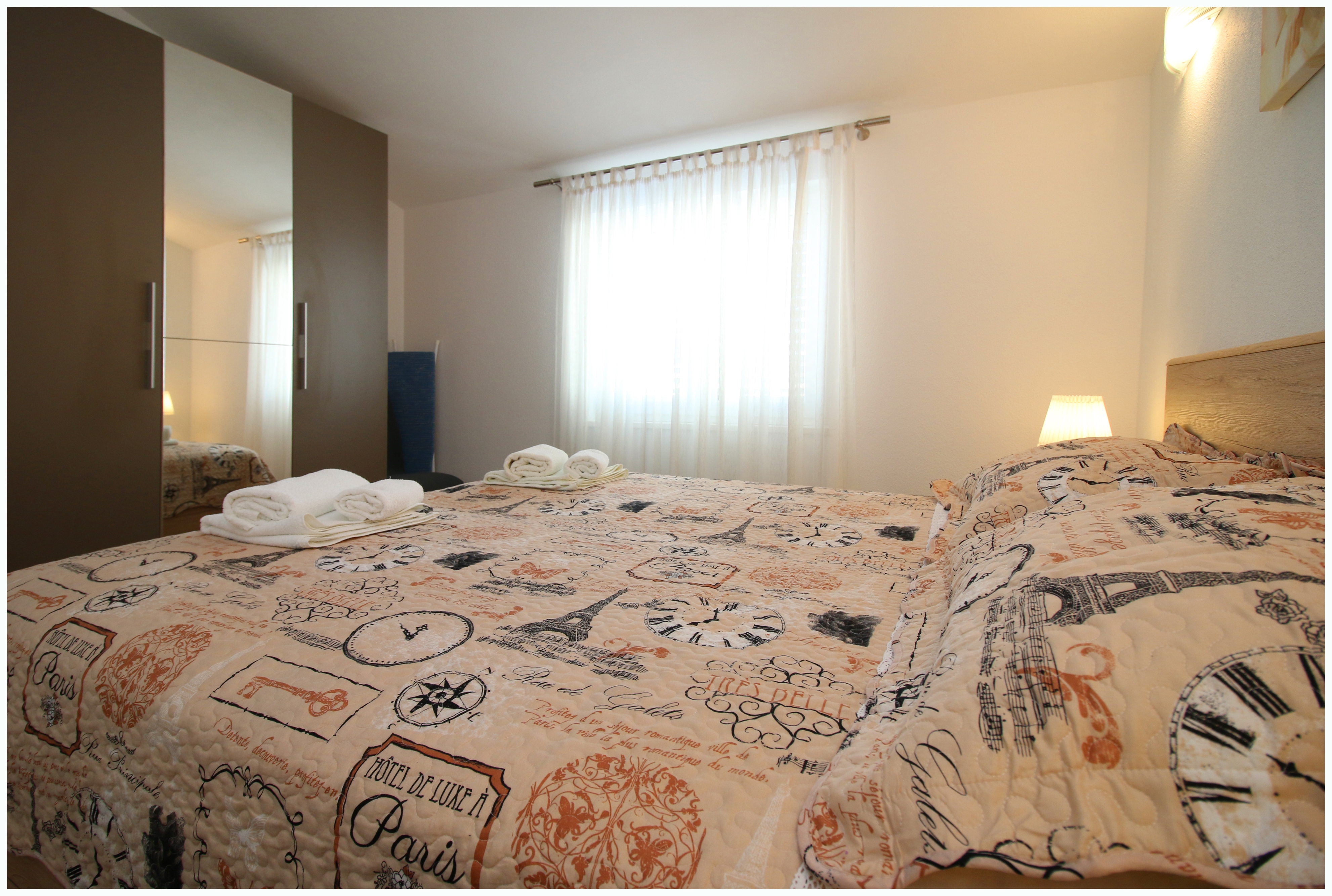 Dvosobni apartman s terasom i pogledom na more Rogoznica  A-d