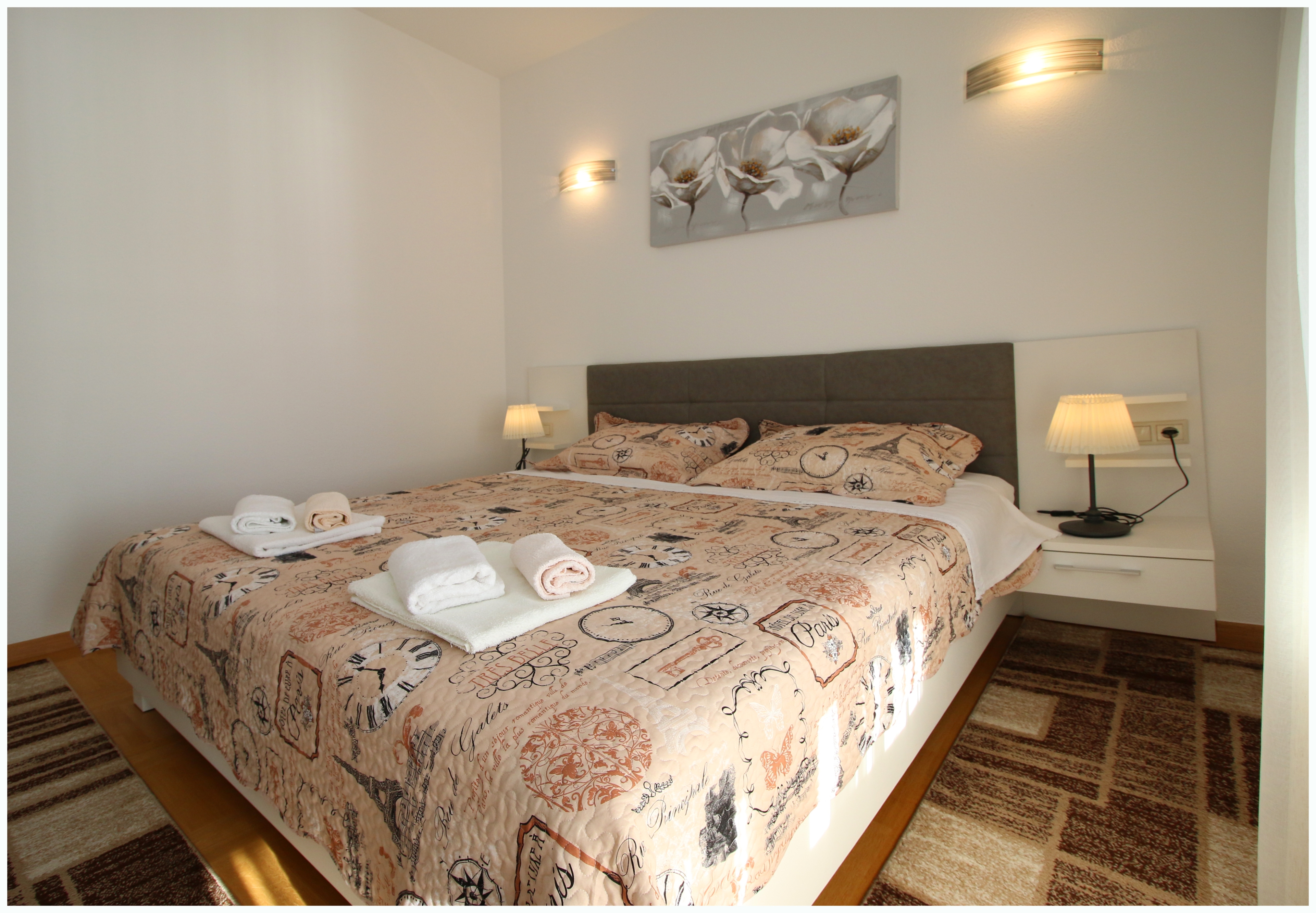 Dvosobni apartman s terasom i pogledom na more Rogoznica  A-d
