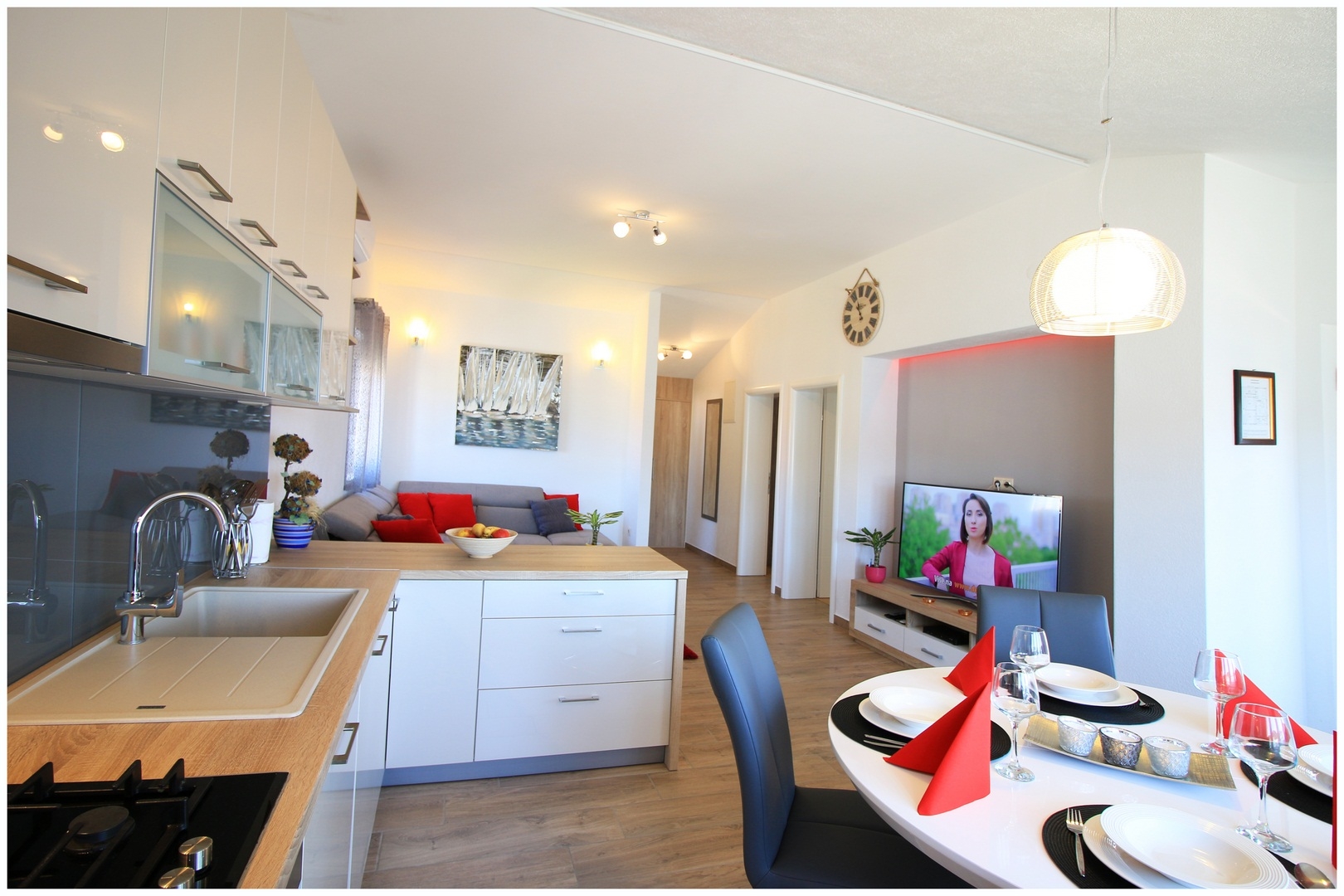 Dvosobni apartman s terasom i pogledom na more Rogoznica  A-d