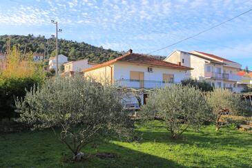 Marina, Trogir, Propiedad 1093 - Apartamentos with pebble beach.