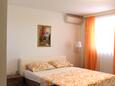 Sveta Nedilja, Bedroom in the studio-apartment, air condition available and WiFi.