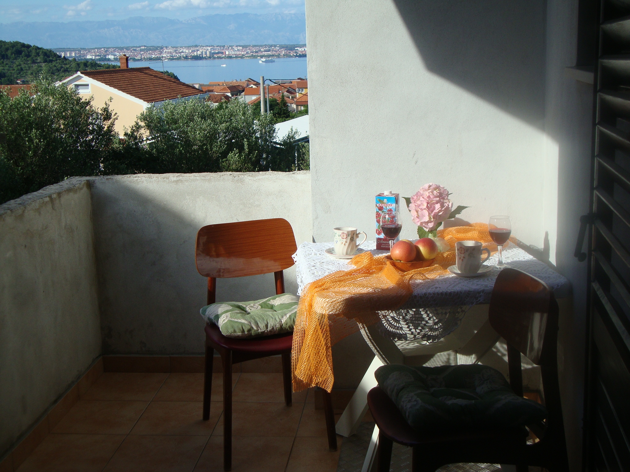 Three bedroom apartment with terrace and sea view Kali, Ugljan  A-a