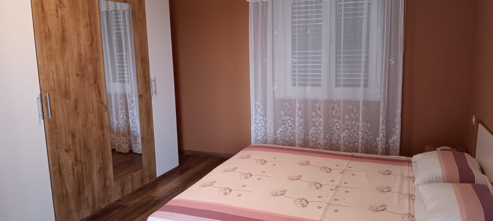 Three bedroom apartment with terrace and sea view Kali, Ugljan  A-a