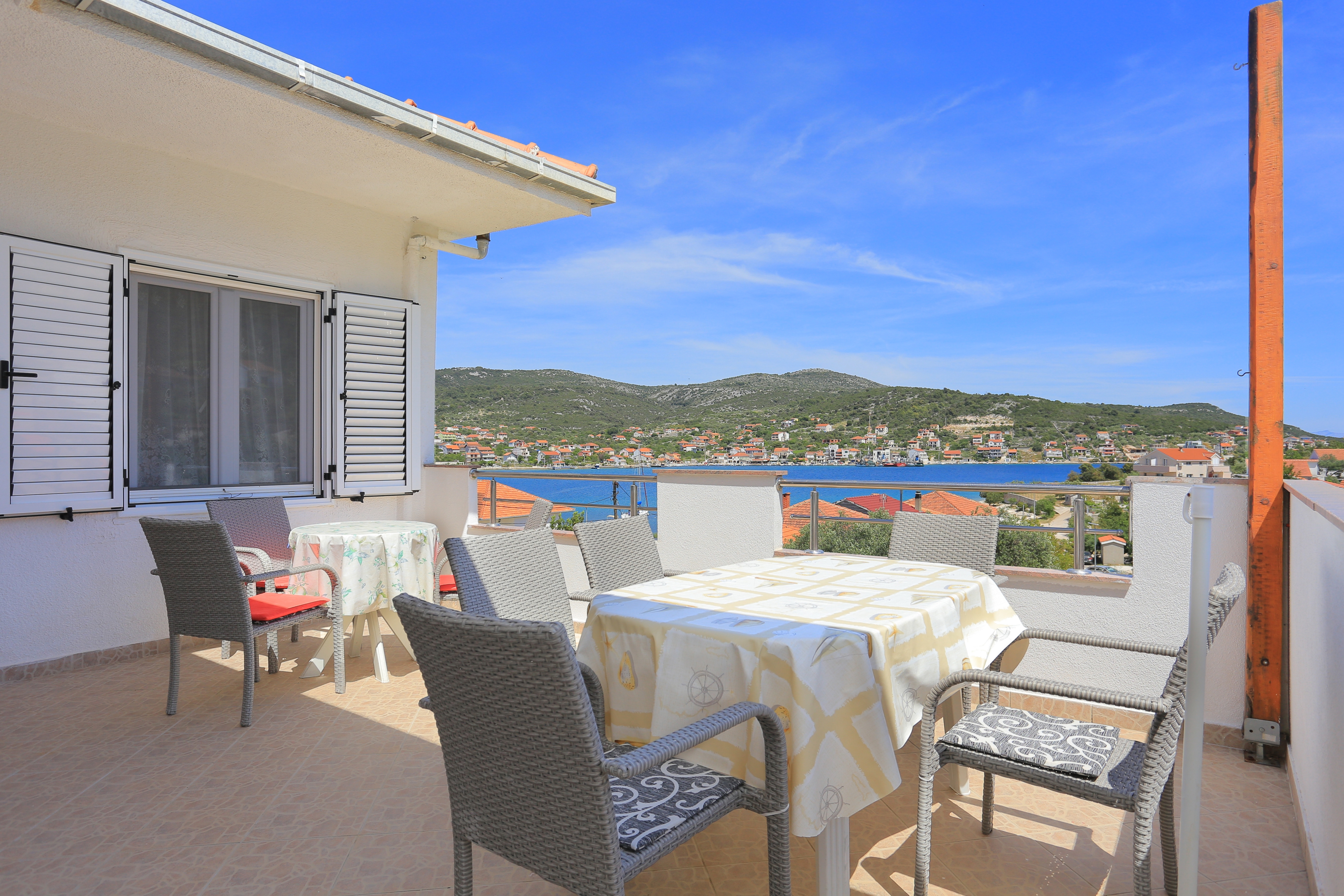 Three bedroom apartment with terrace and sea view Vinišće, Trogir (A-11029-d) Three bedroom apartment with terrace and sea view Vinišće, Trogir (A-11029-d)