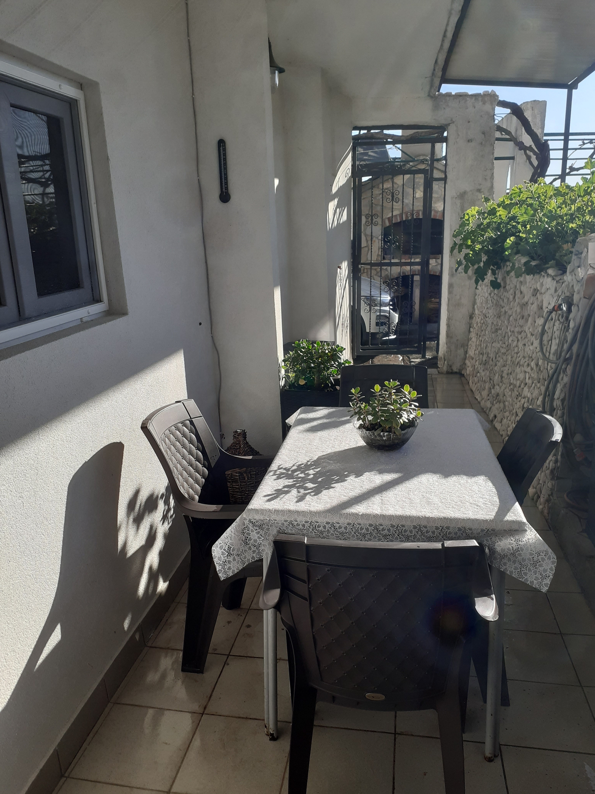 Two bedroom apartment with terrace Brist, Makarska  A-c