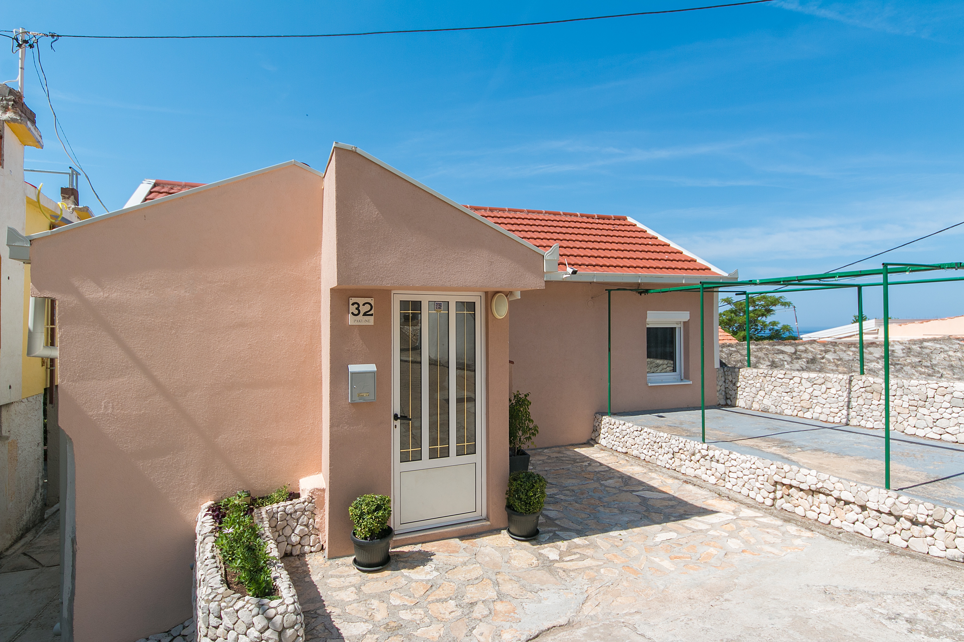 Dvosobni apartman s terasom Brist, Makarska  A-c