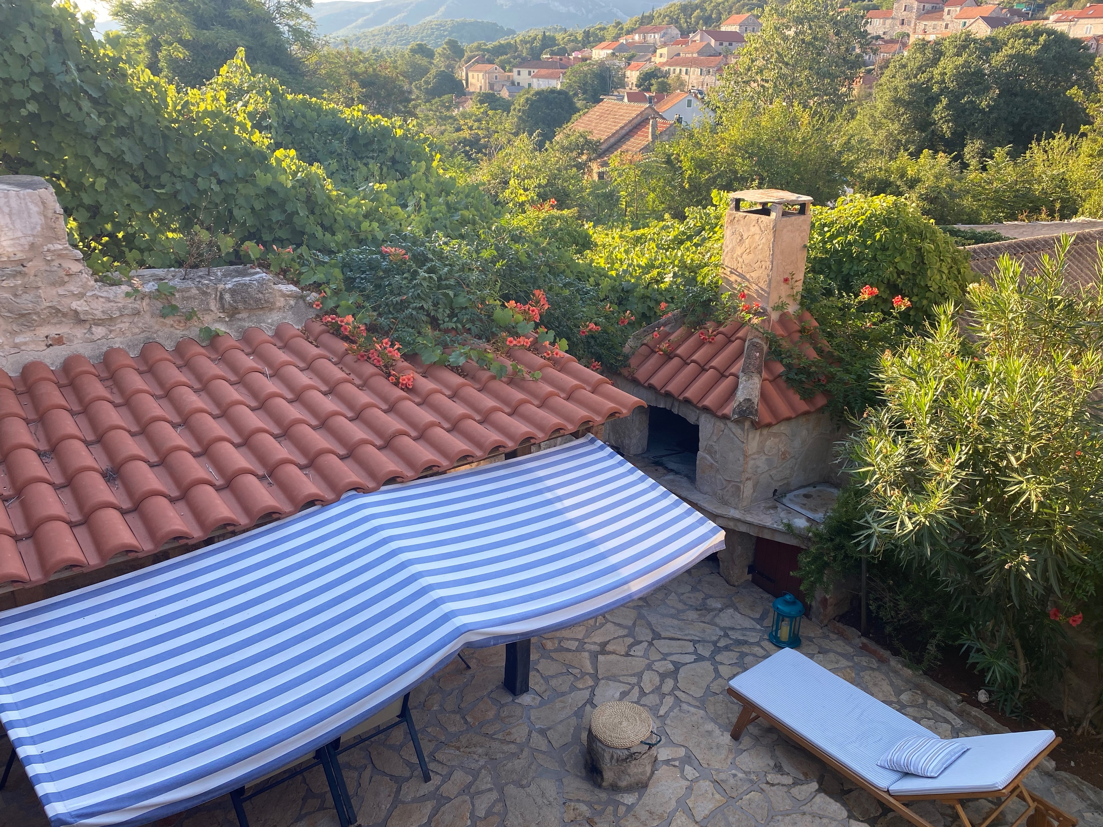 Three bedroom house with terrace Vrbanj, Hvar  K