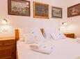 Makarska, Bedroom in the studio-apartment, (pet friendly) and WiFi.