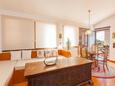 Makarska, Гостиная в размещении типа studio-apartment, доступный кондиционер, Домашние животные допускаются и WiFi.
