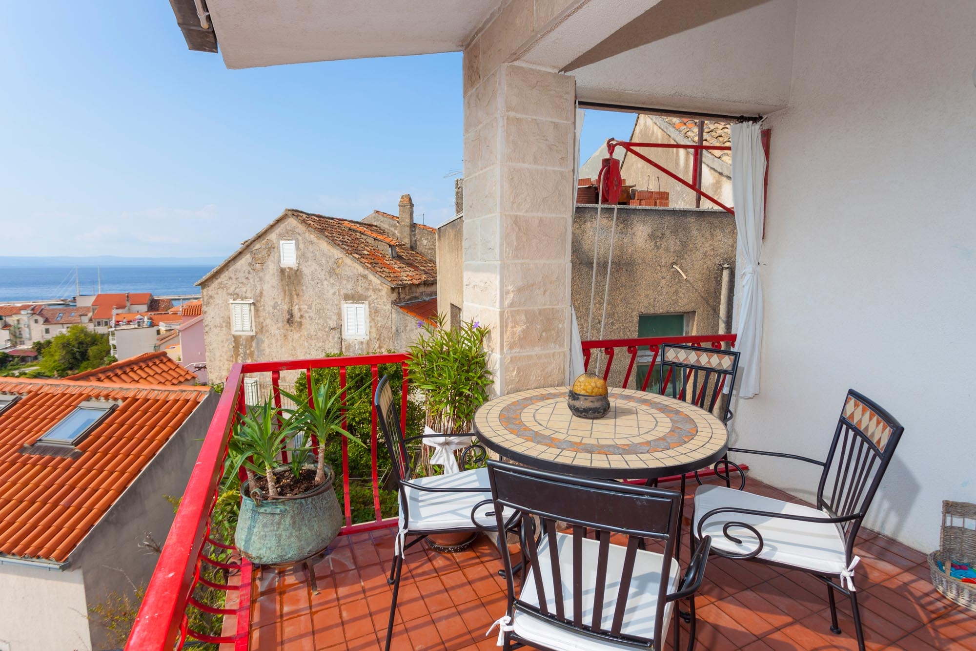 Studio flat with terrace and sea view Makarska (AS-11063-a)