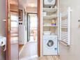 Makarska, Bathroom in the studio-apartment, (pet friendly) and WiFi.