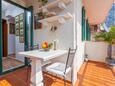 Makarska, Terrace in the studio-apartment, (pet friendly) and WiFi.