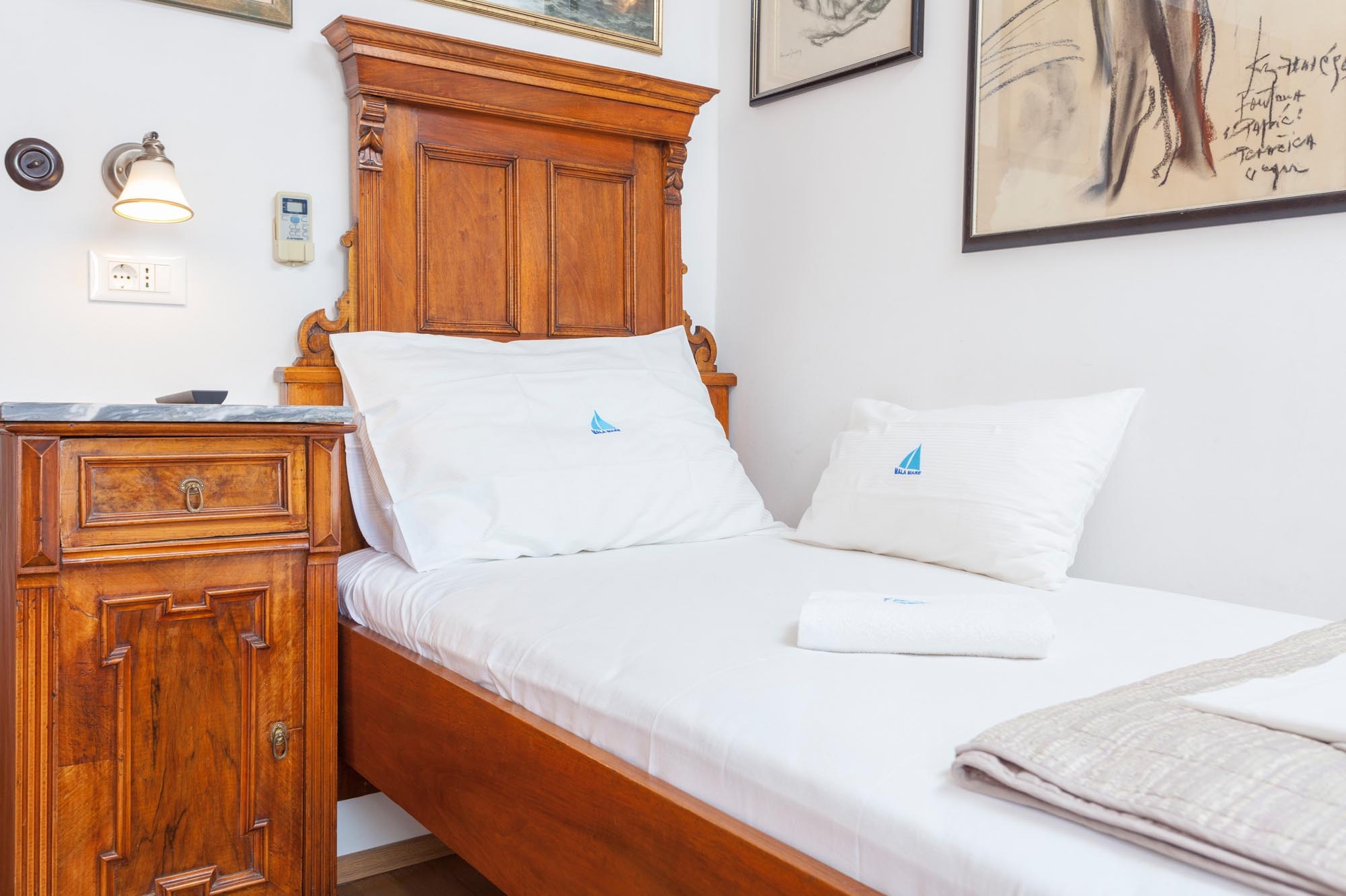 Room with air-conditioning Makarska (S-11063-a) Room with air-conditioning Makarska (S-11063-a)