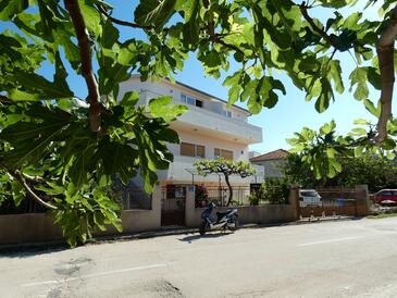 Vinišće, Trogir, Objekt 11075 - Ubytovanie s kamienkovou plážou.