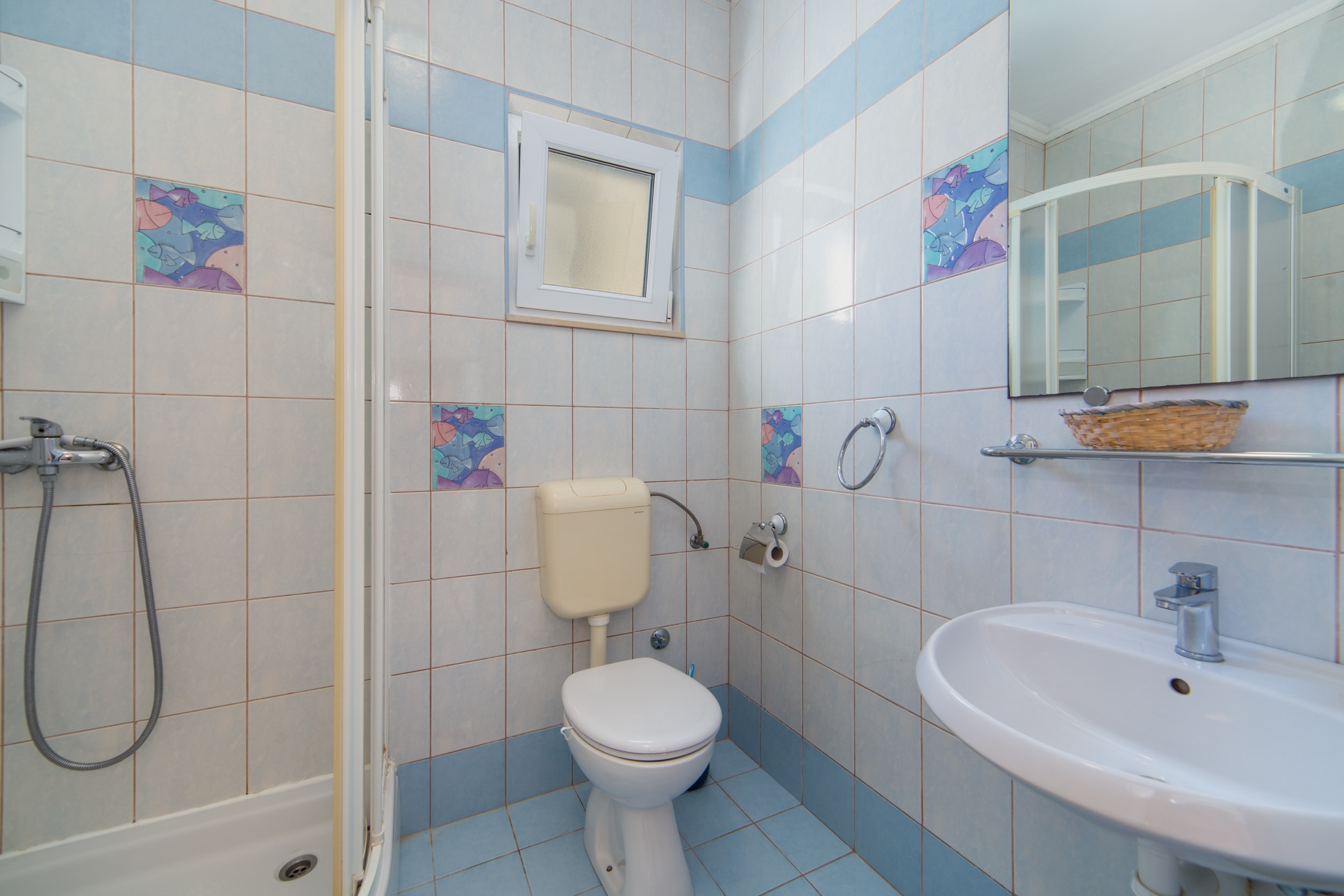 One bedroom apartment near beach Brist, Makarska  A-a