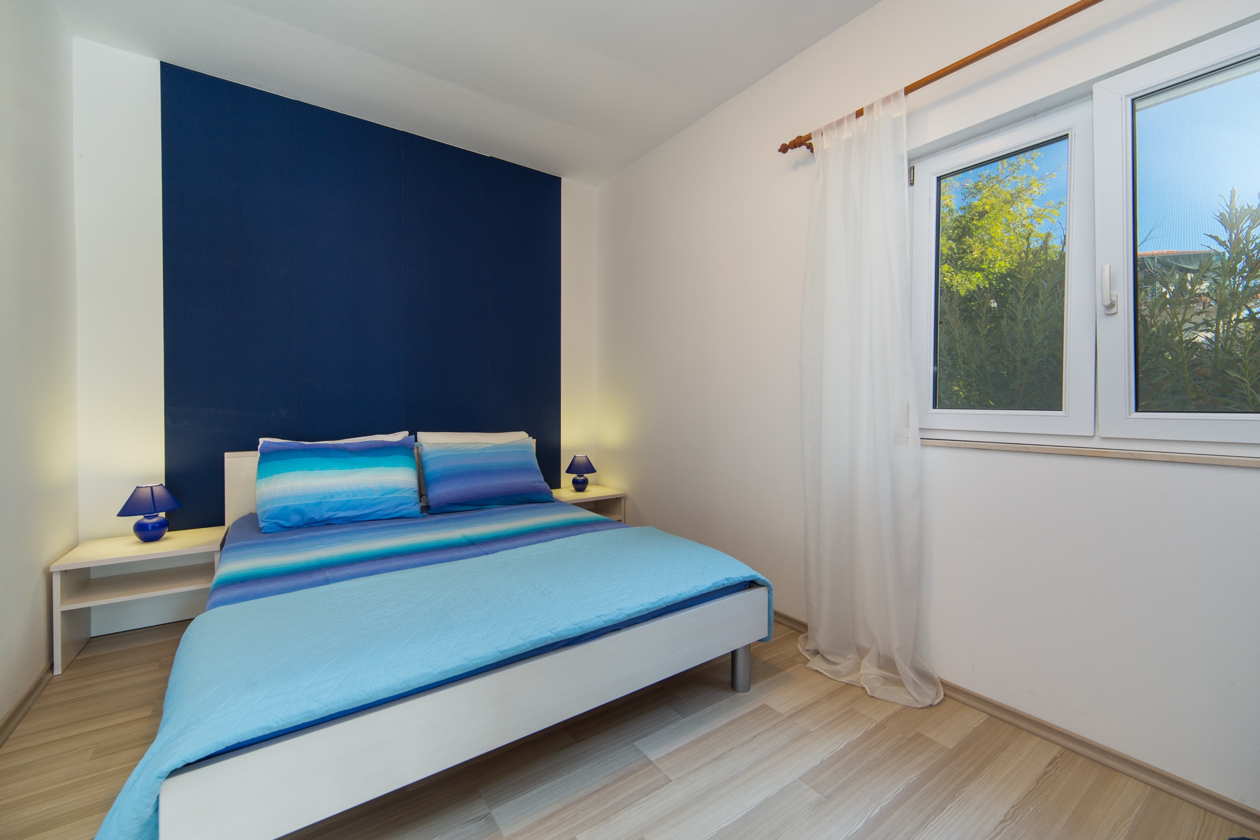 One bedroom apartment near beach Brist, Makarska  A-a