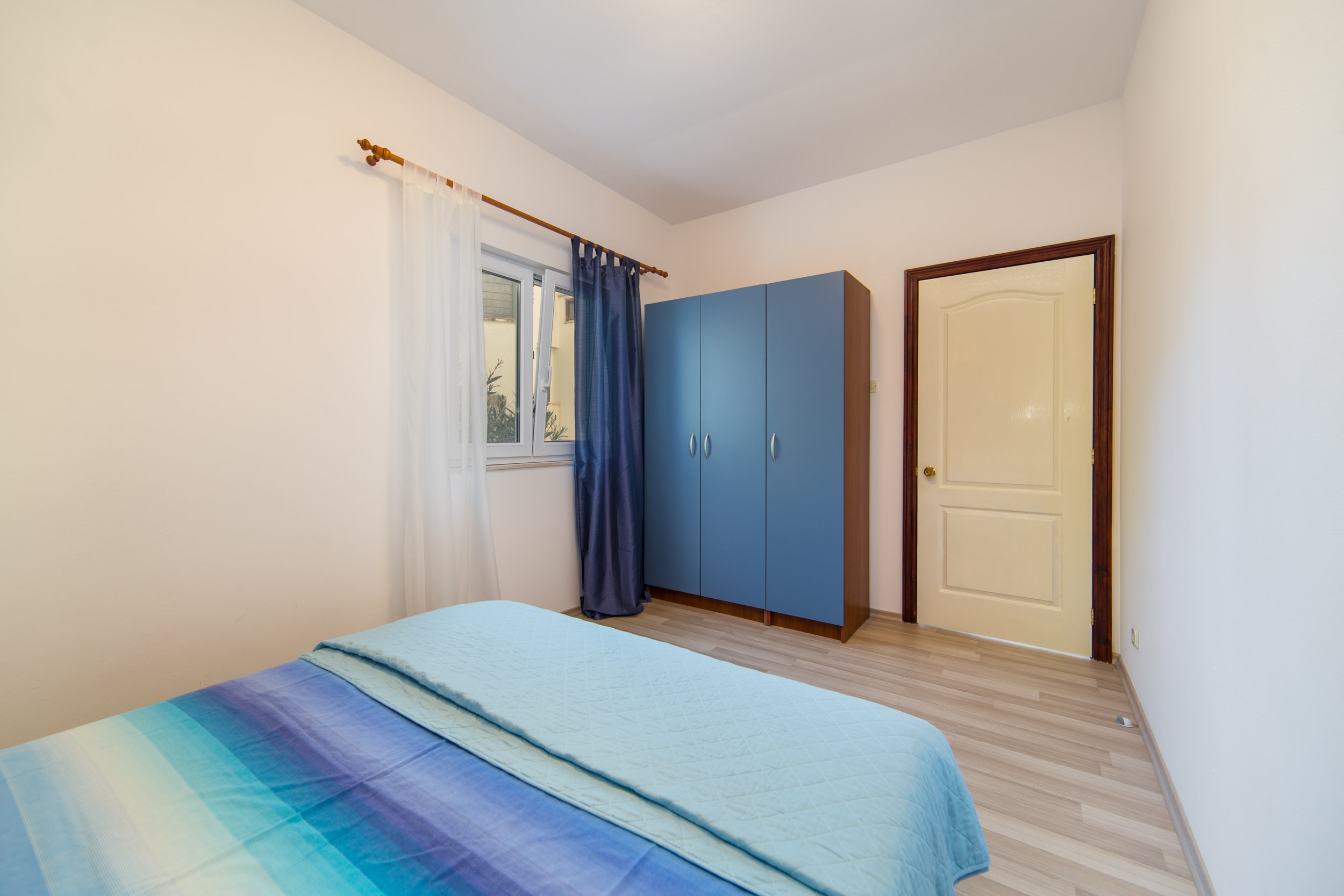 One bedroom apartment near beach Brist, Makarska  A-a