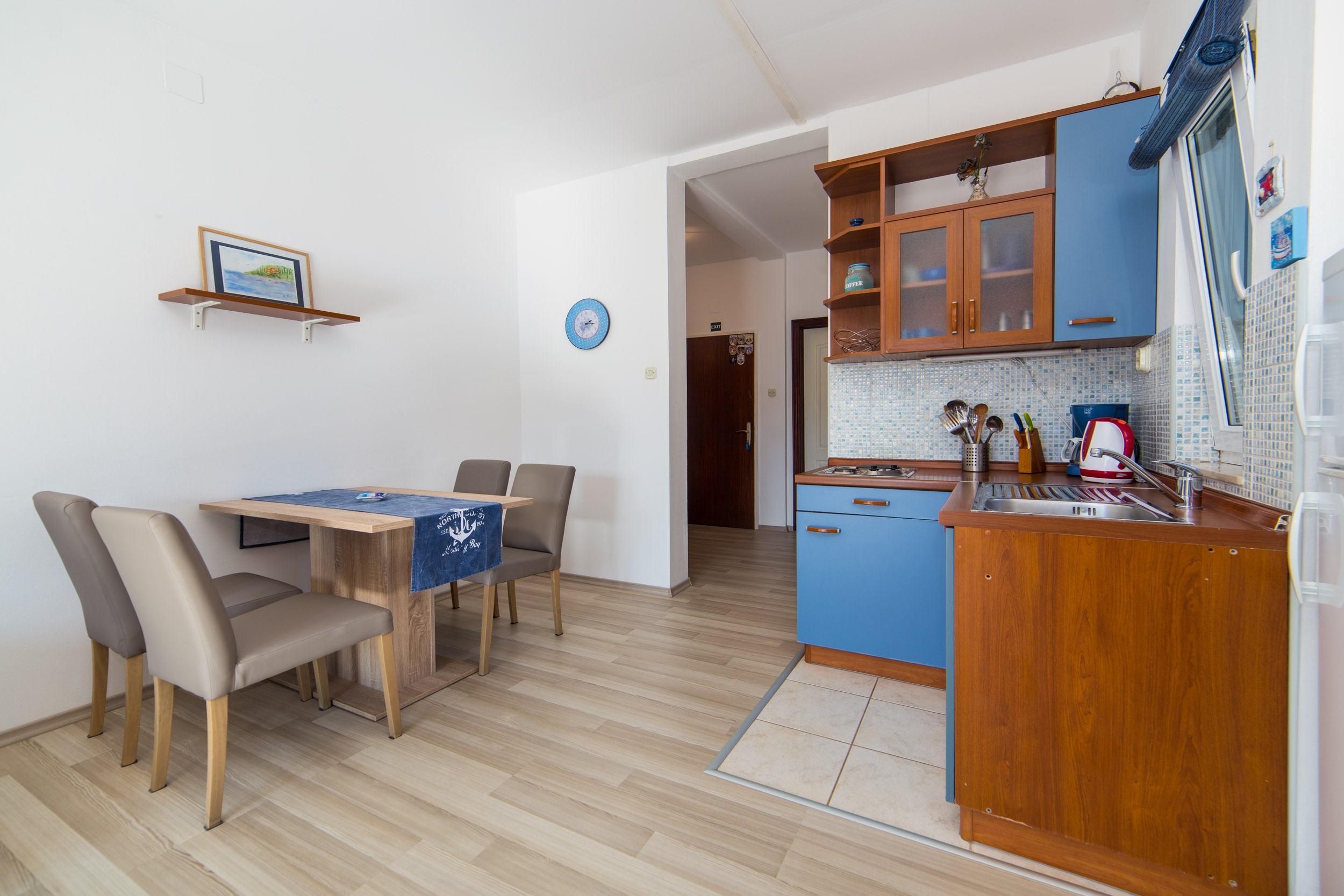 One bedroom apartment near beach Brist, Makarska  A-a