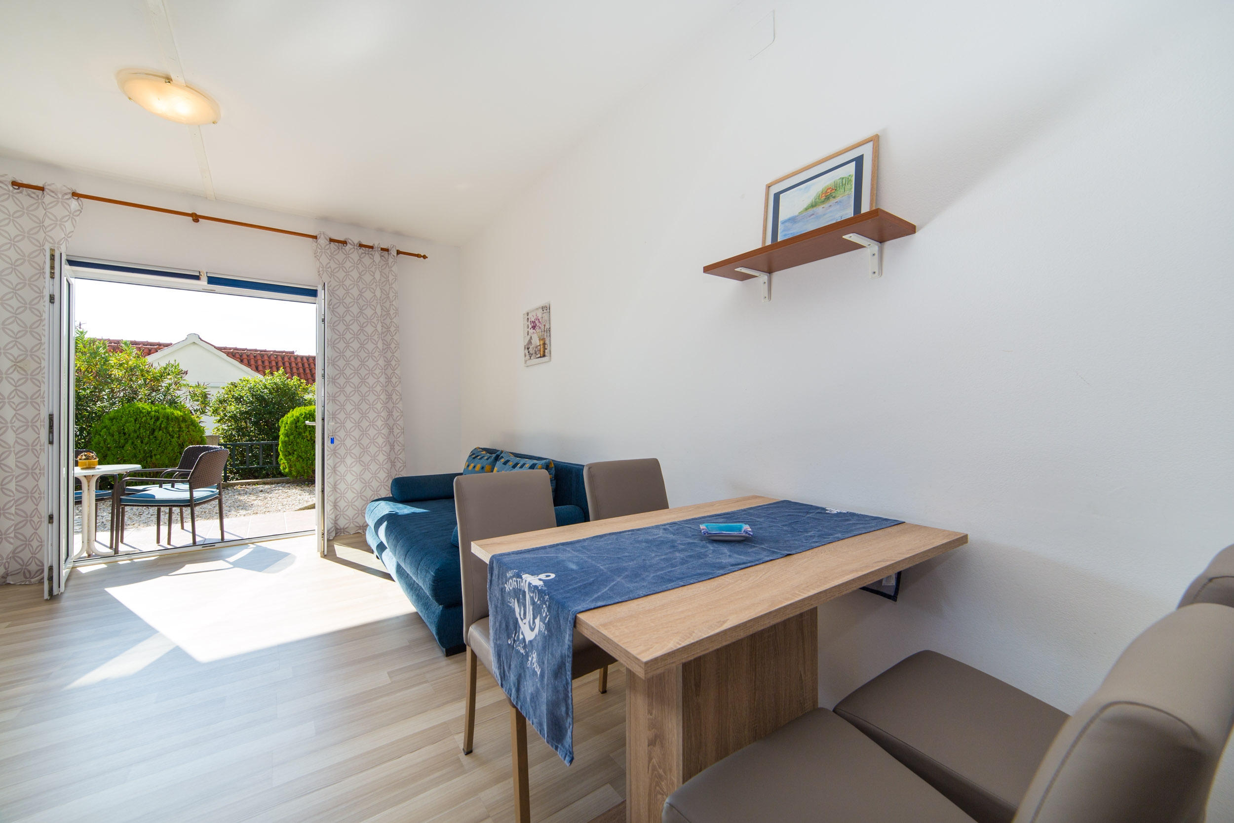 One bedroom apartment near beach Brist, Makarska  A-a