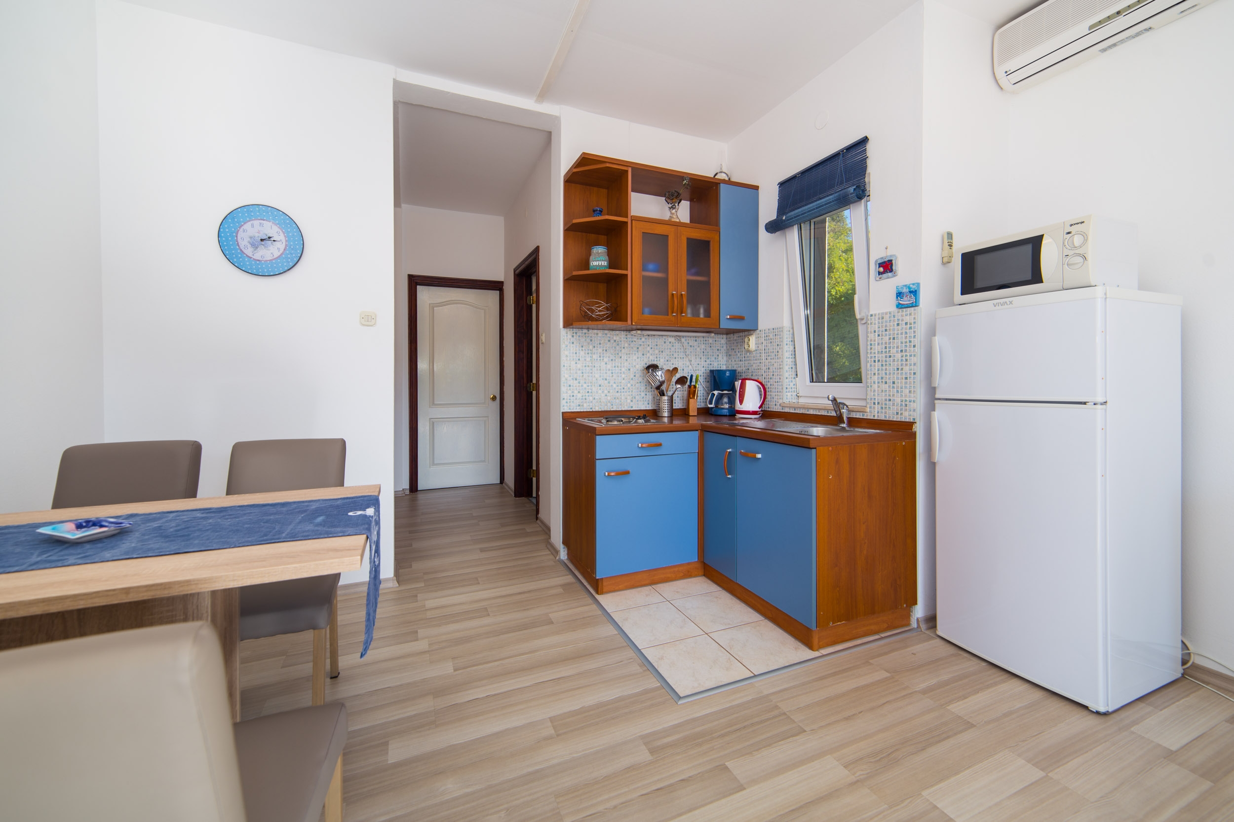 One bedroom apartment near beach Brist, Makarska  A-a