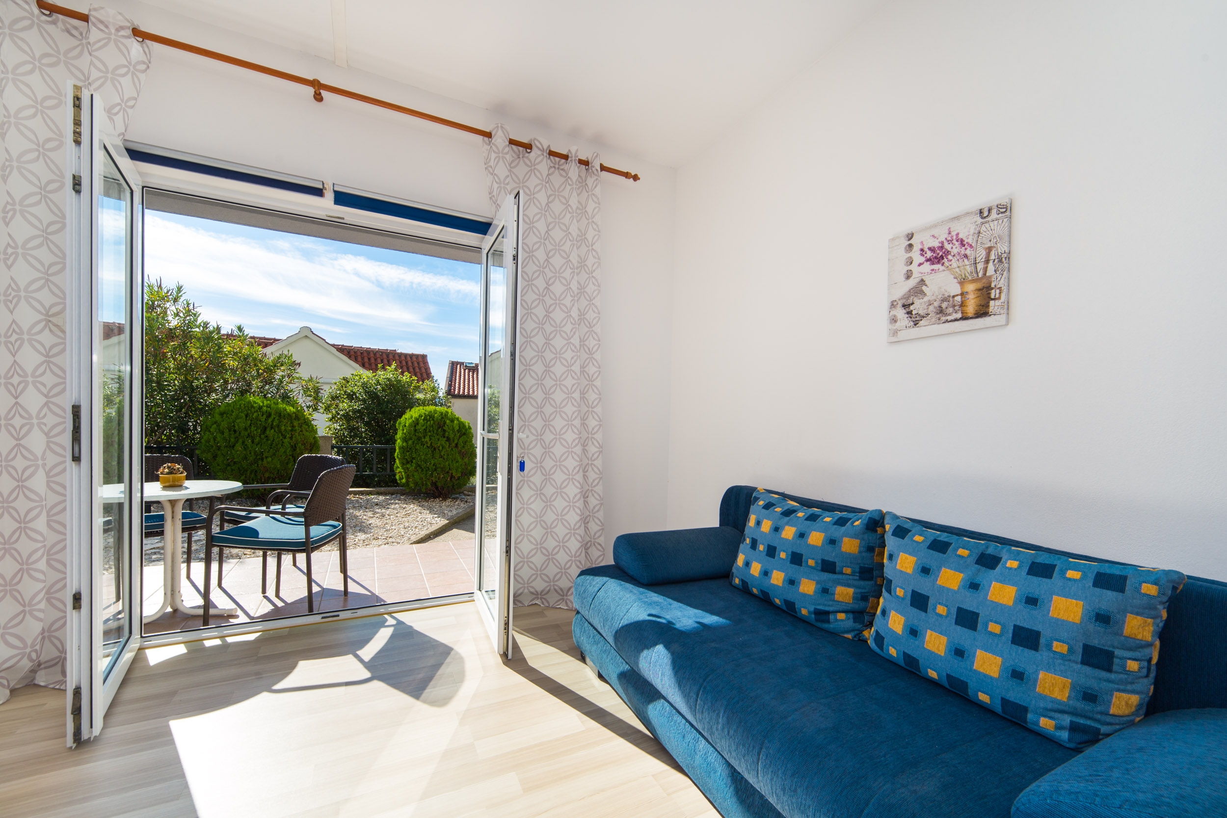 One bedroom apartment near beach Brist, Makarska  A-a