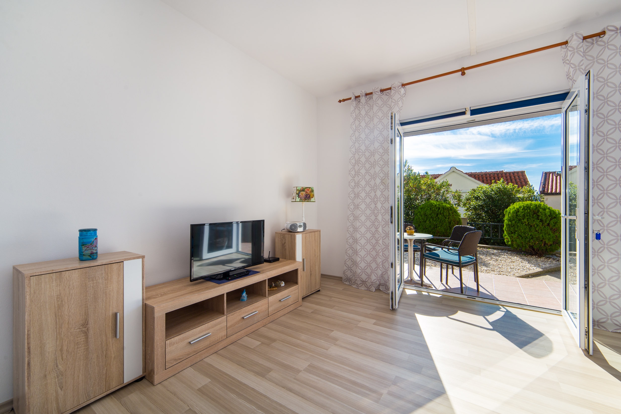 One bedroom apartment near beach Brist, Makarska  A-a
