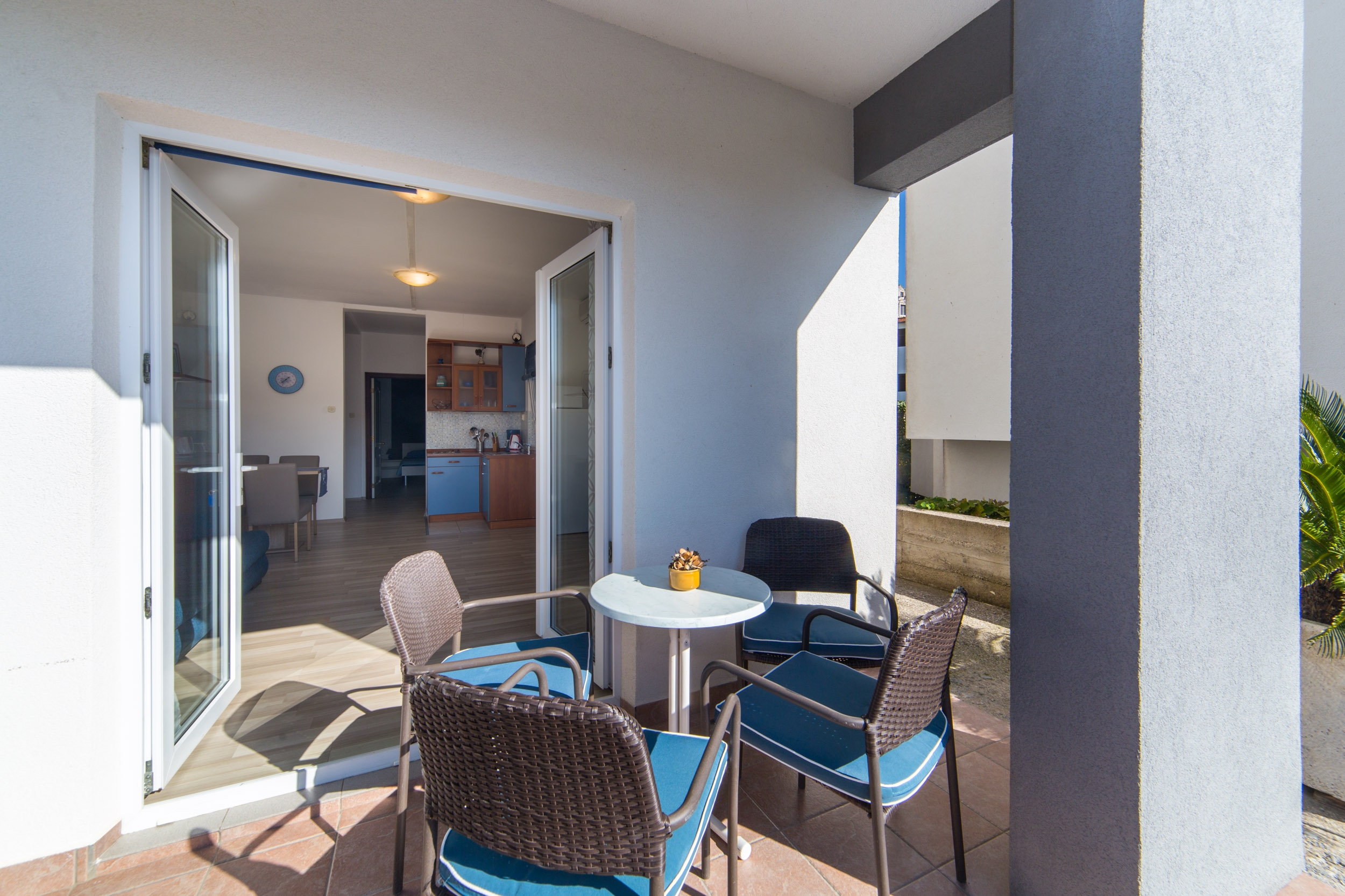 One bedroom apartment near beach Brist, Makarska  A-a