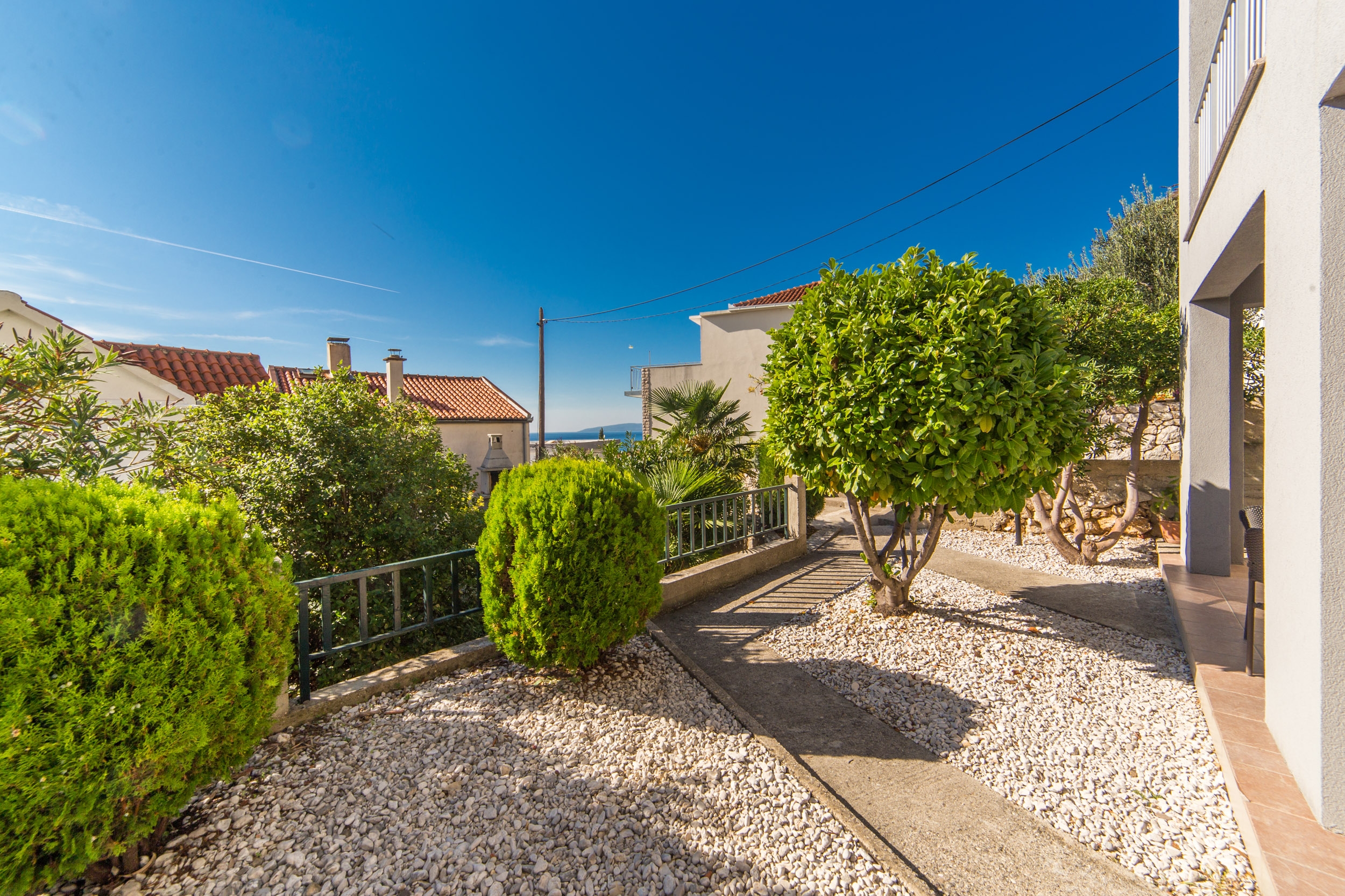 One bedroom apartment near beach Brist, Makarska  A-a