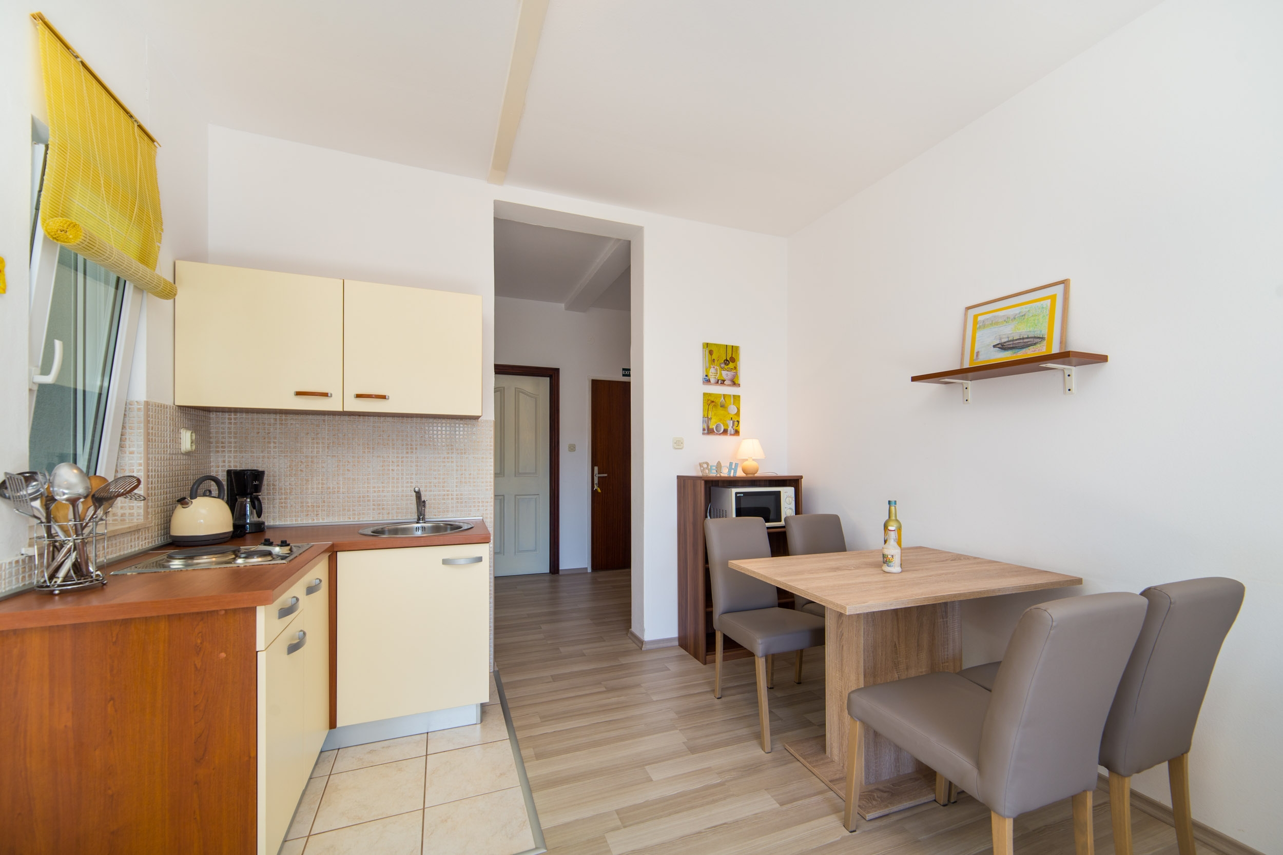 One bedroom apartment near beach Brist, Makarska  A-b
