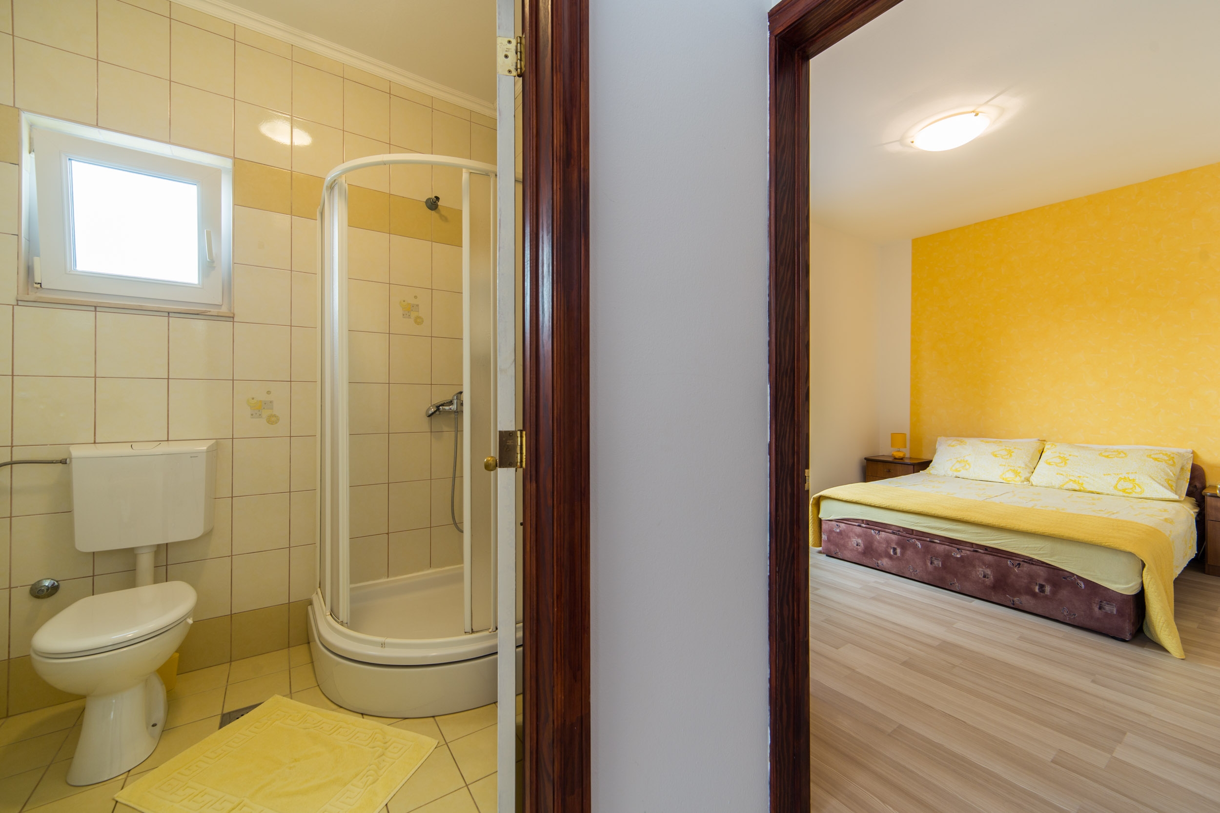 One bedroom apartment near beach Brist, Makarska  A-b