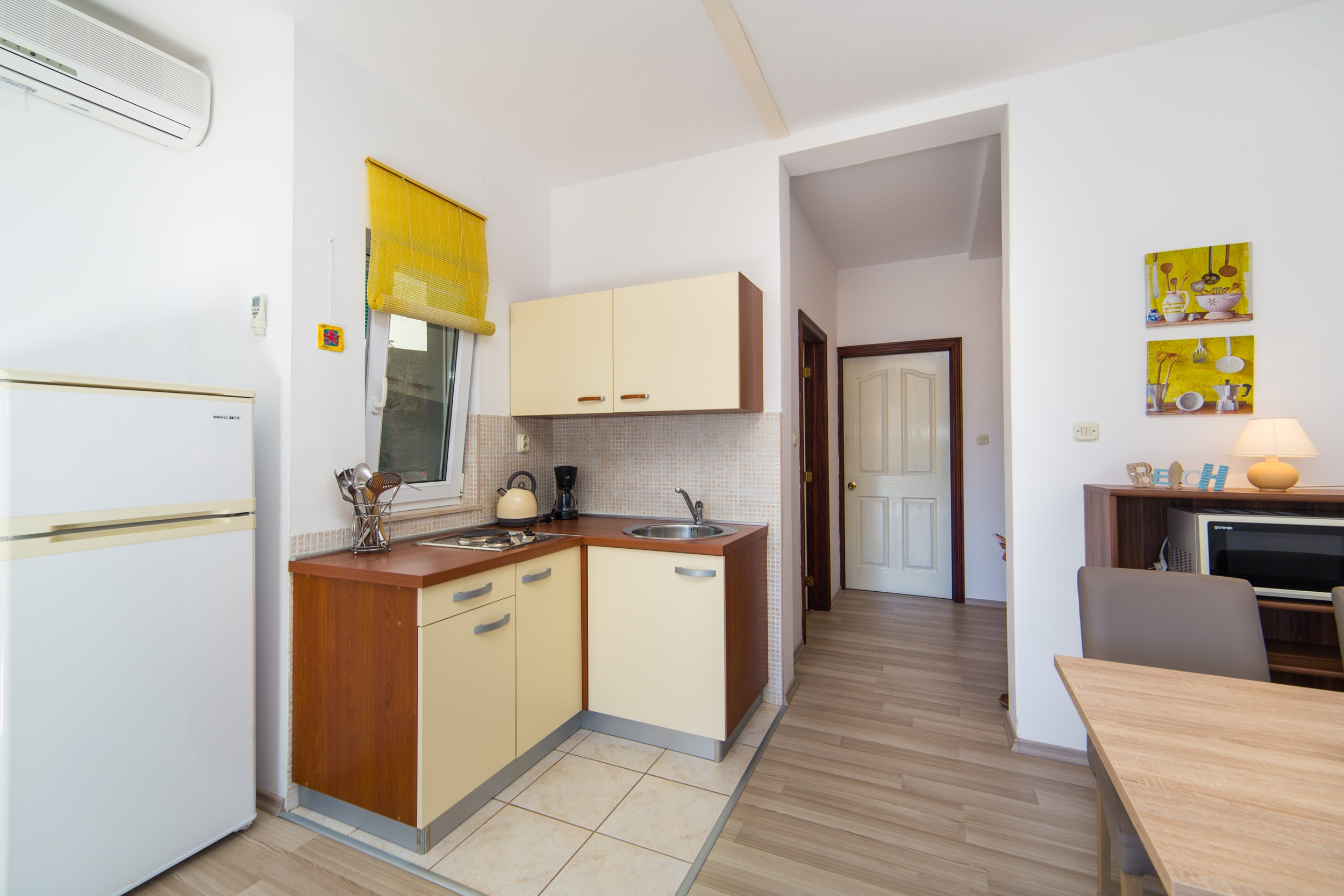 One bedroom apartment near beach Brist, Makarska  A-b