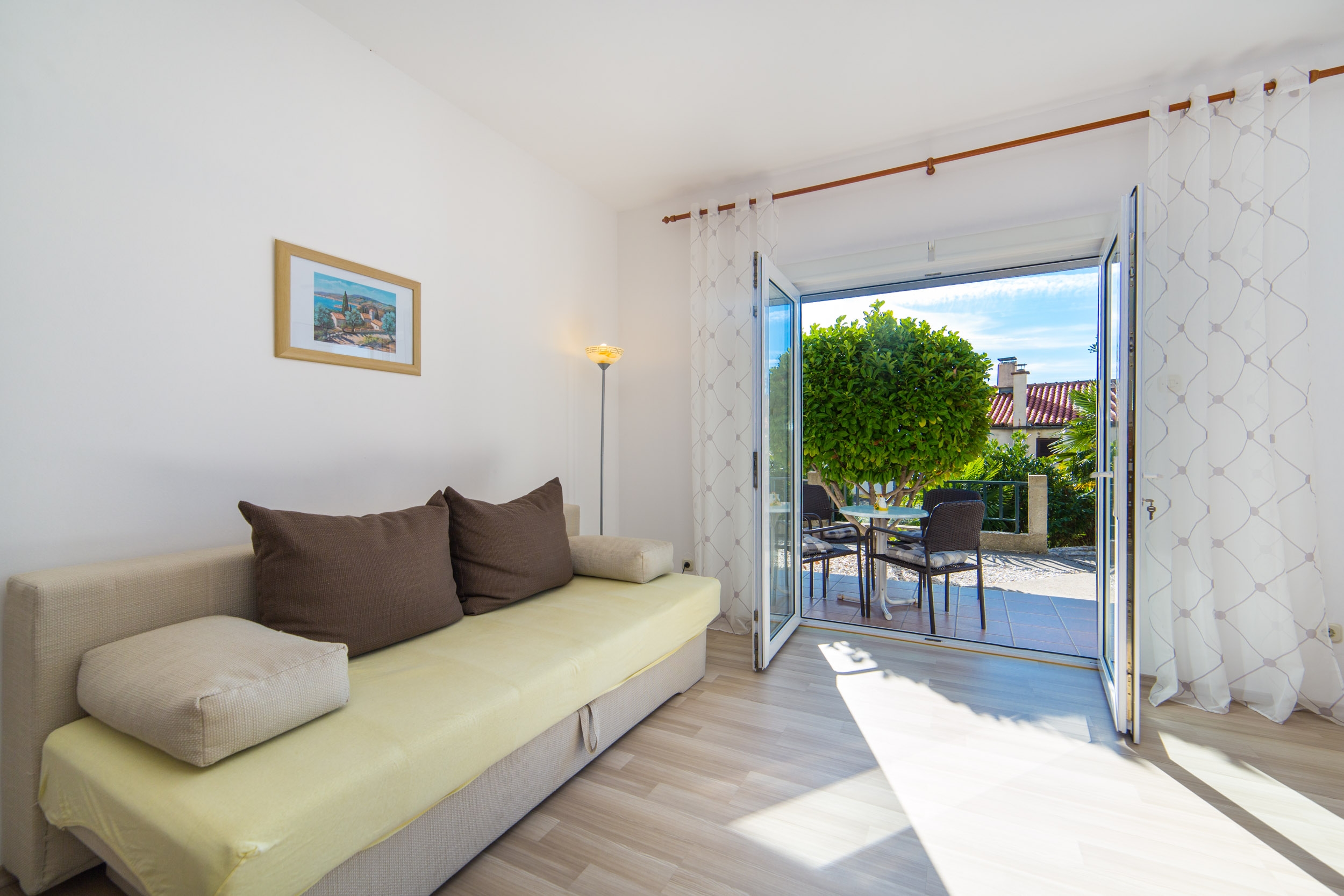 One bedroom apartment near beach Brist, Makarska  A-b