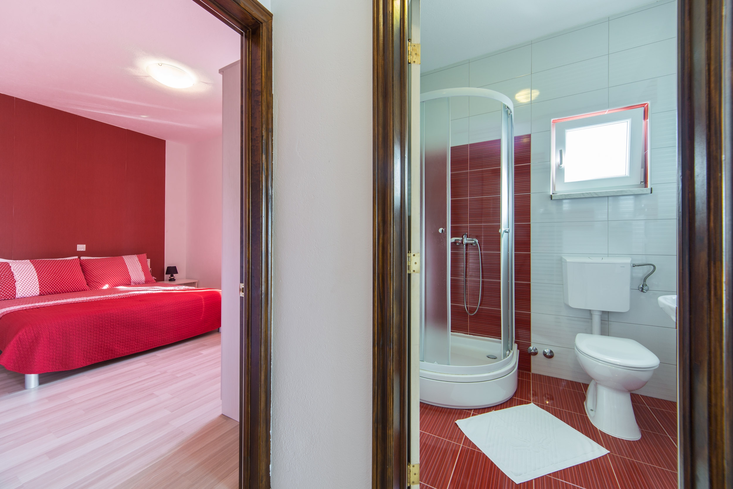 One bedroom apartment near beach Brist, Makarska  A-c