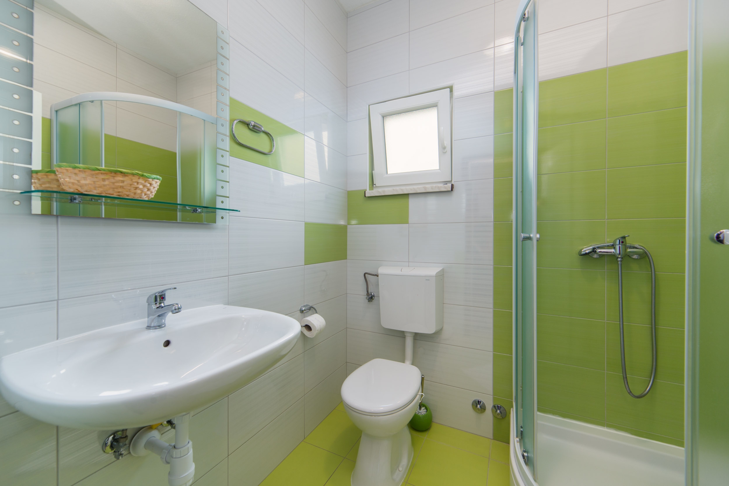 One bedroom apartment near beach Brist, Makarska  A-d