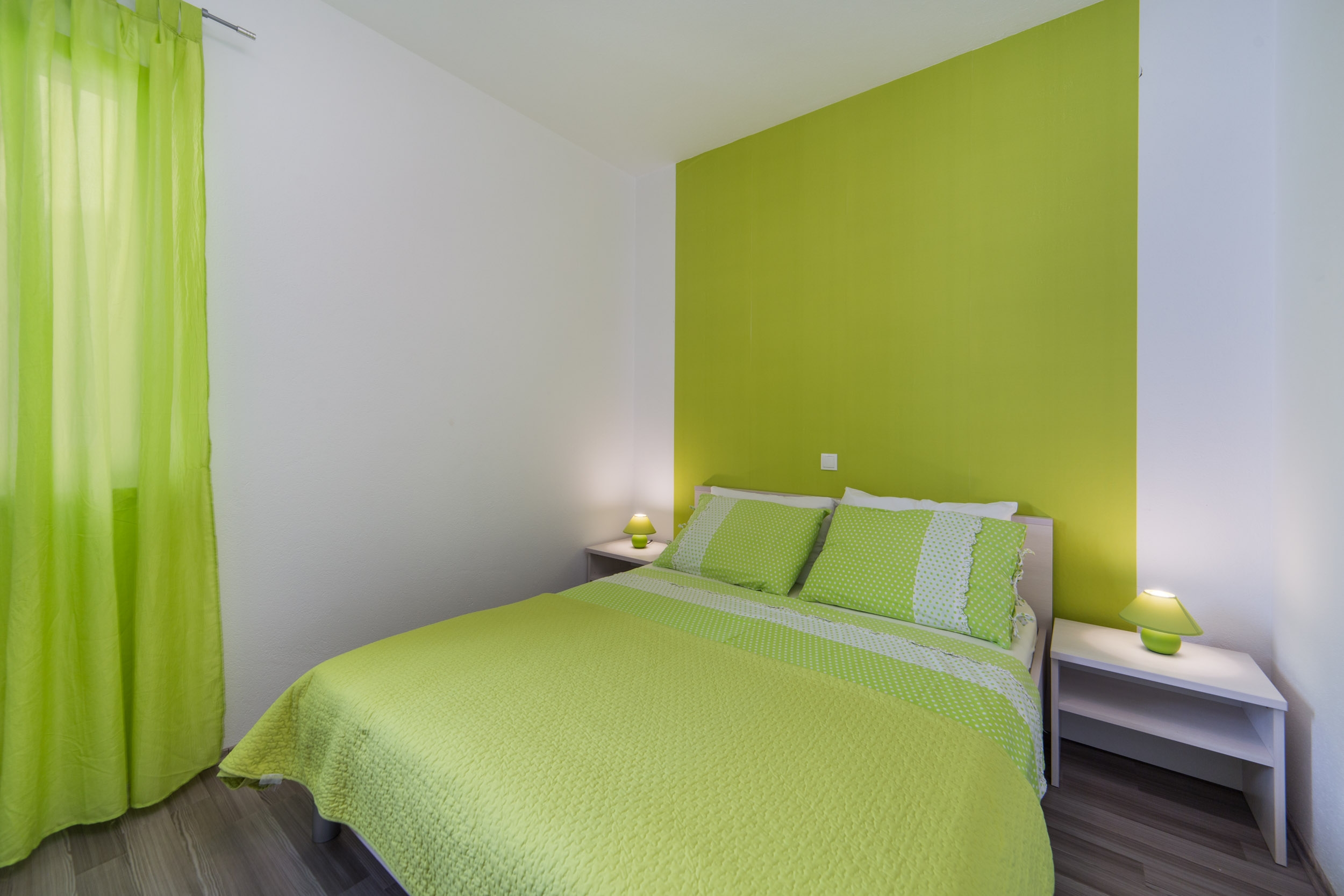 One bedroom apartment near beach Brist, Makarska  A-d