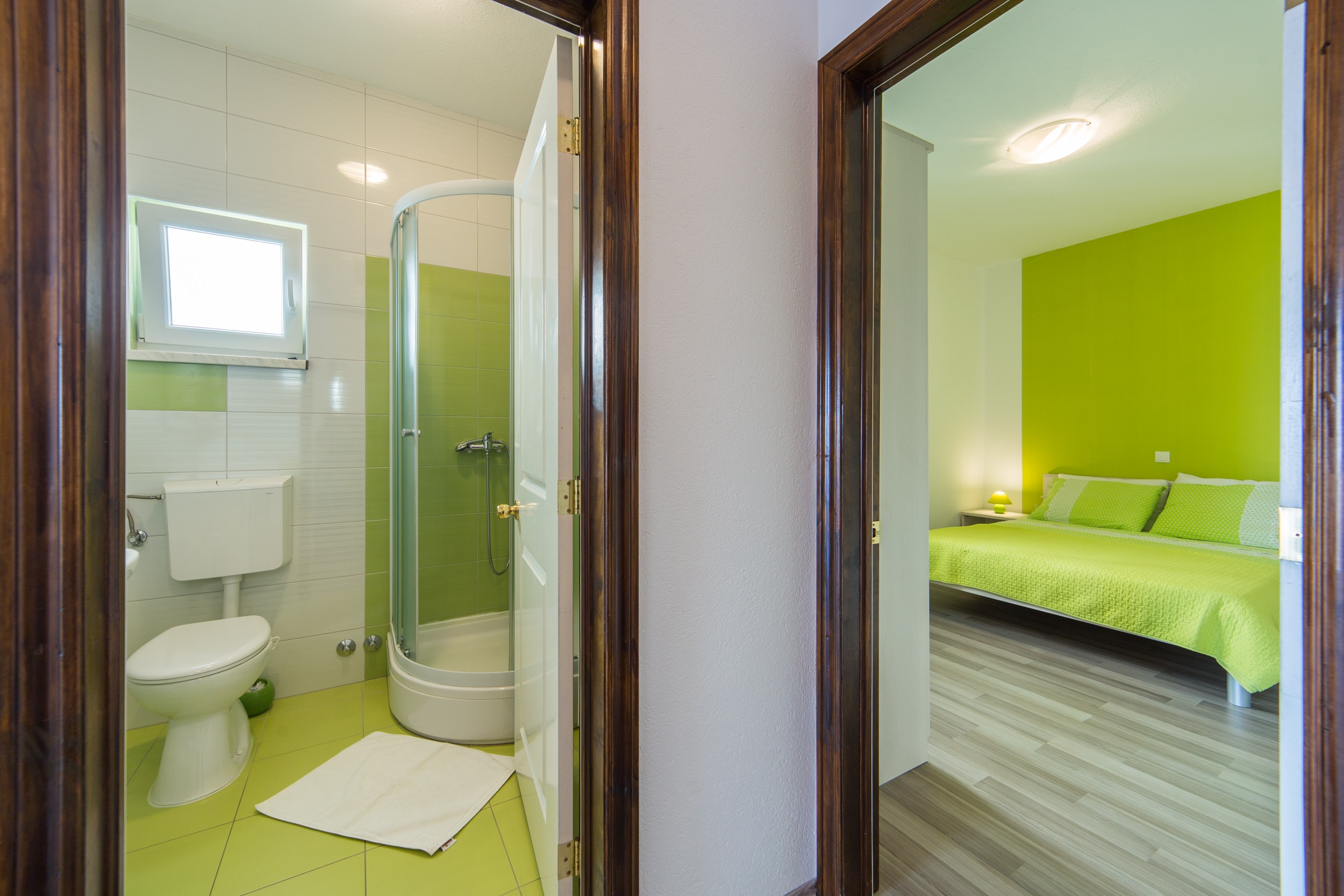 One bedroom apartment near beach Brist, Makarska  A-d