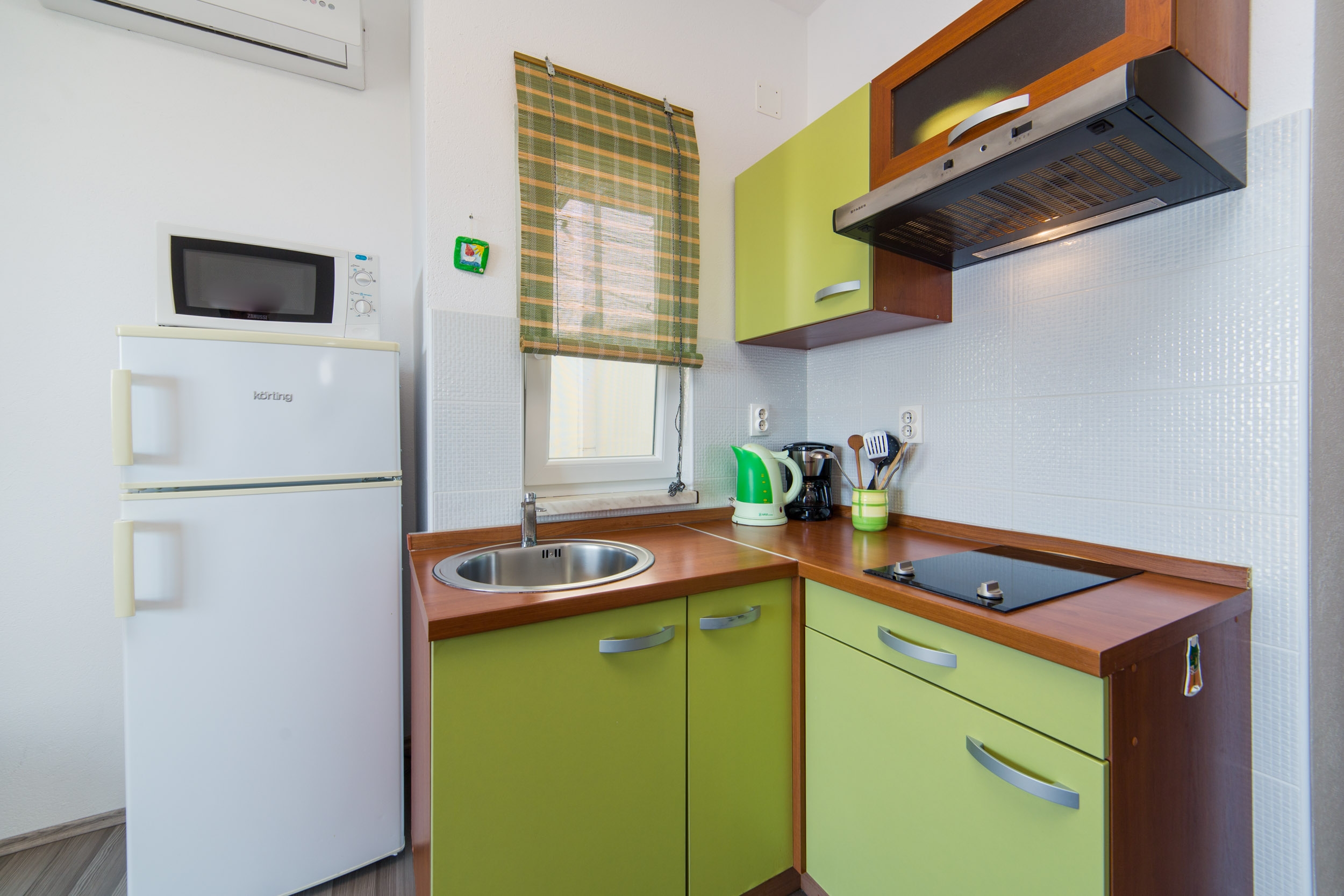 One bedroom apartment near beach Brist, Makarska  A-d