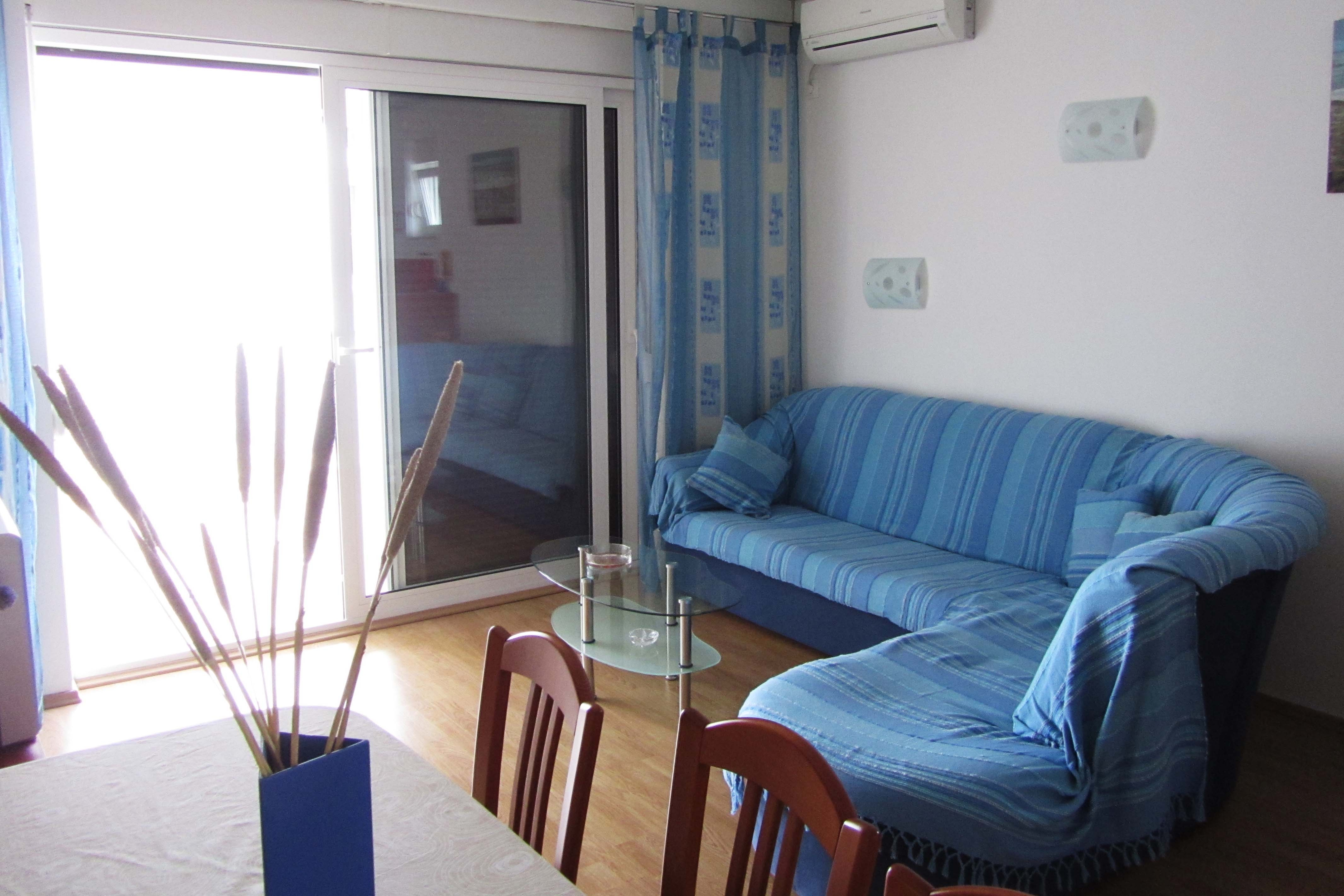 One bedroom apartment with terrace and sea view Banjol, Rab (A-11082-a)