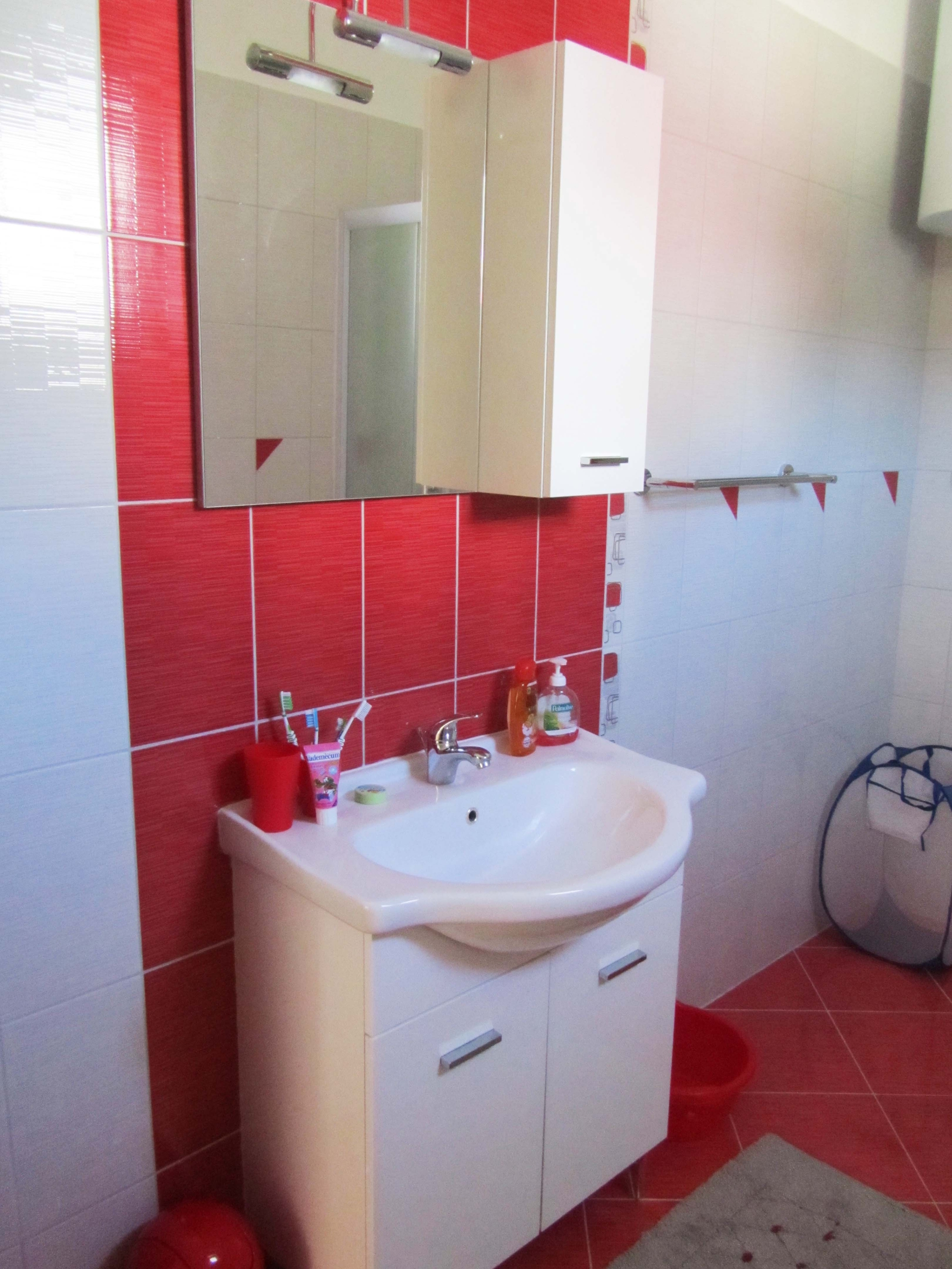 Two bedroom apartment with terrace and sea view Banjol, Rab  A-b