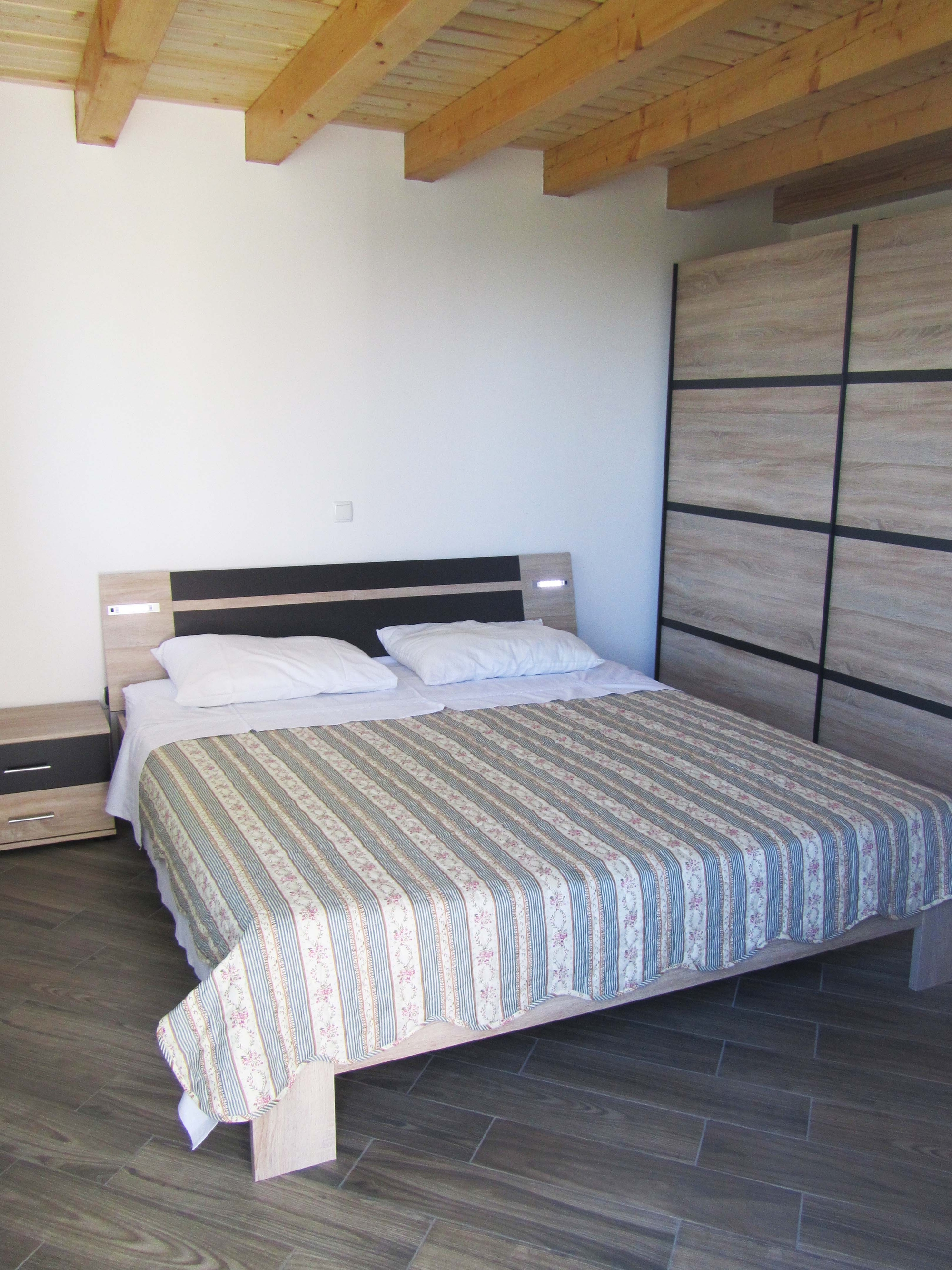 Two bedroom apartment with terrace and sea view Banjol, Rab  A-b