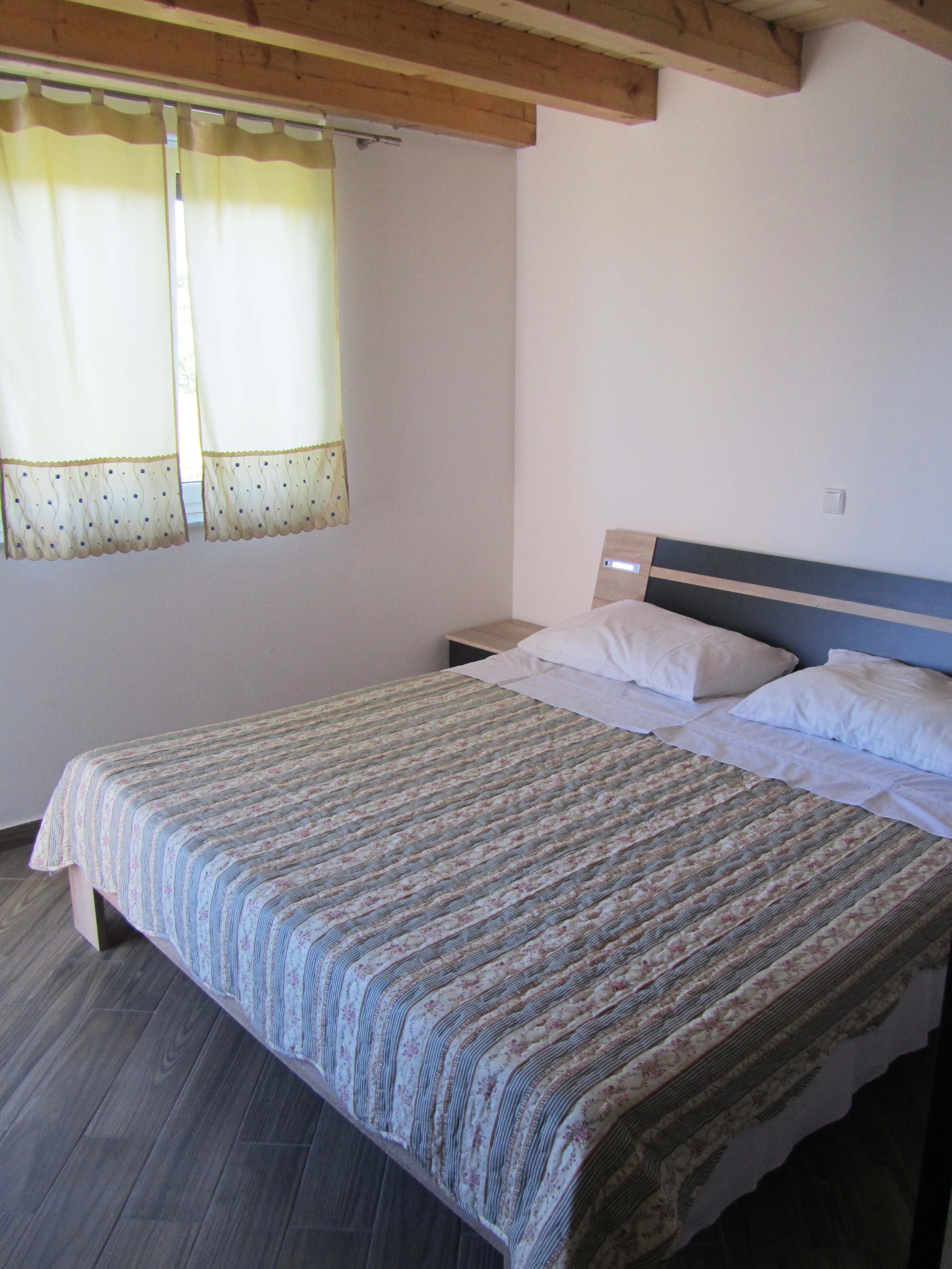 Two bedroom apartment with terrace and sea view Banjol, Rab  A-b
