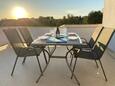 Banjol, Terrasse dans l’hébergement en type apartment, avec la vue sur la mer et WiFi.