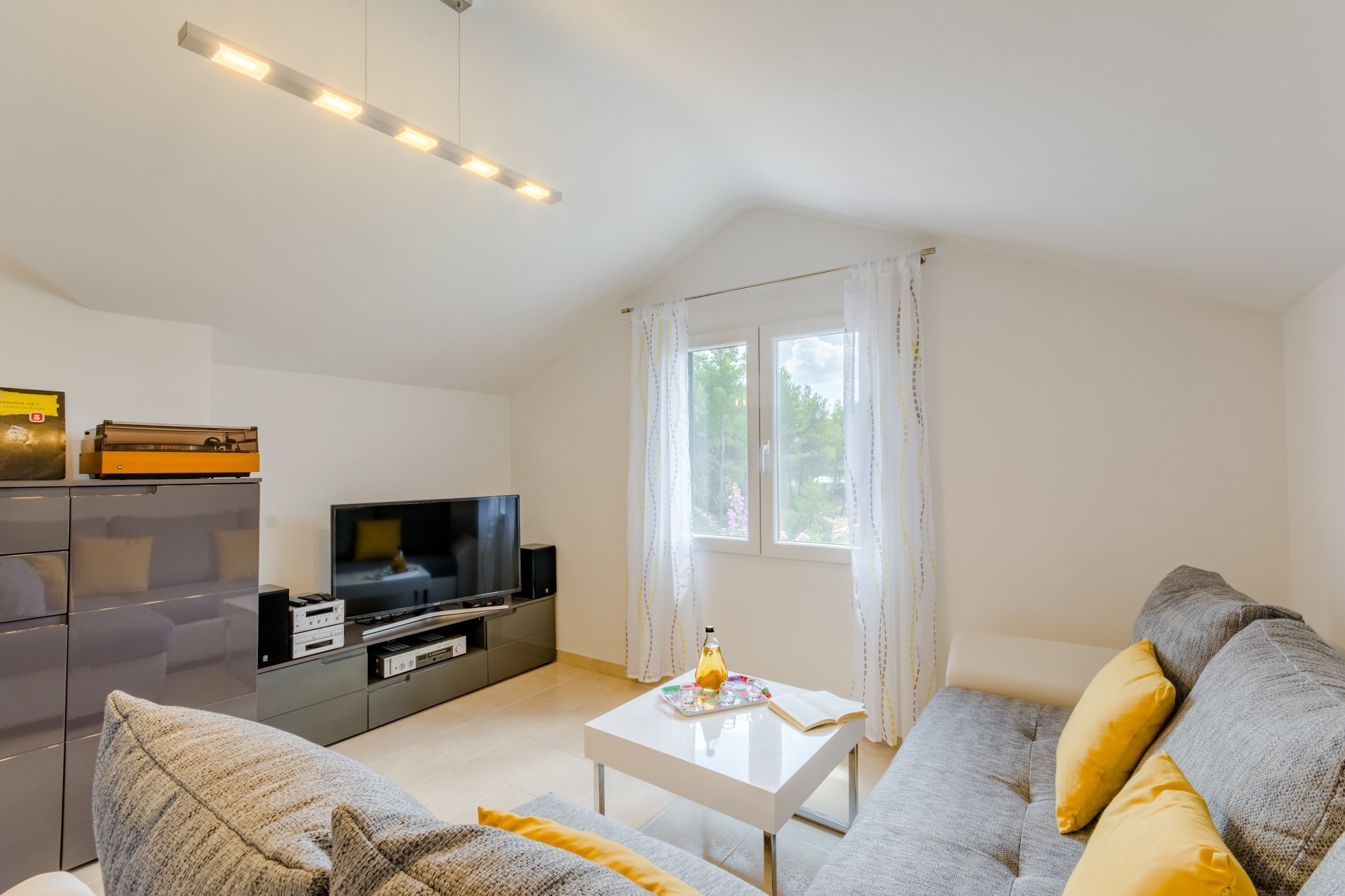 One bedroom apartment with terrace Milna, Brač (A-11088-b) One bedroom apartment with terrace Milna, Brač (A-11088-b)